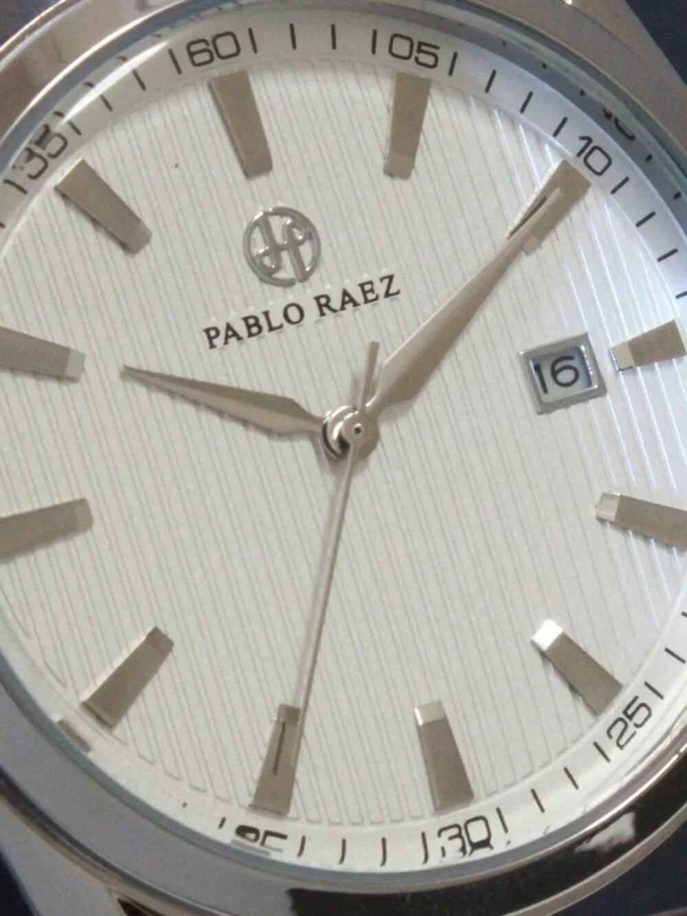 Men's Contemporary Dress Textured Dial Raised Indices Date Complication 41mm - Picture 9 of 10